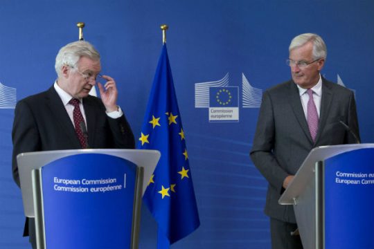 Brexit: Ο τρίτος γύρος ξεκίνησε με τον πήχη χαμηλά