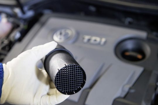 Επεσε η κυβέρνηση στο… πριγκιπάτο της Volkswagen