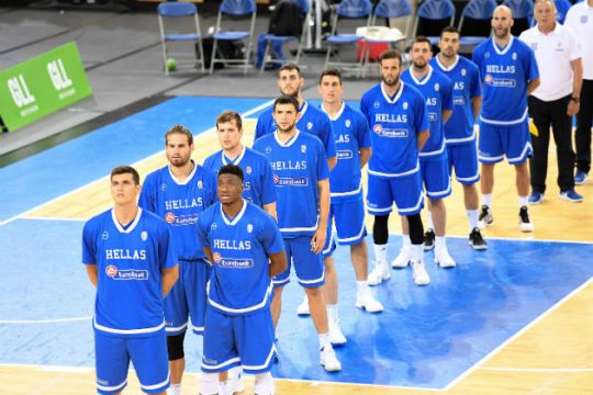 Πέφτει στο «Ακρόπολις»