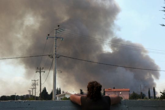 Μάχη με τις φλόγες για τρίτη ημέρα