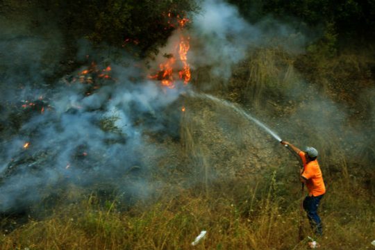 Σε εξέλιξη φωτιά στο Πόρτο Ράφτη