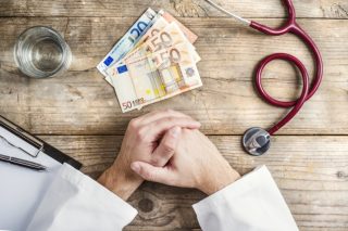 Νεκροτομές με… «φακελάκι»