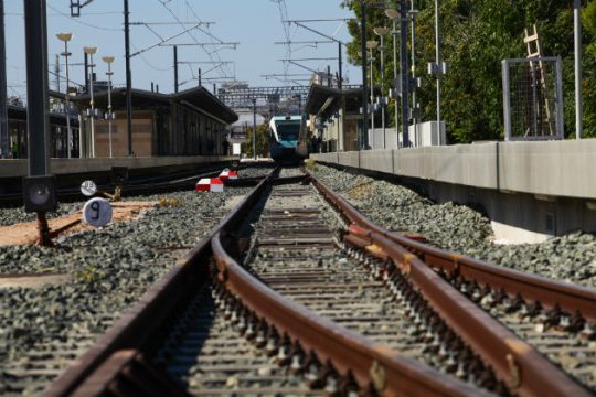 Στρατιώτης ανασύρθηκε νεκρός από τις γραμμές του τρένου