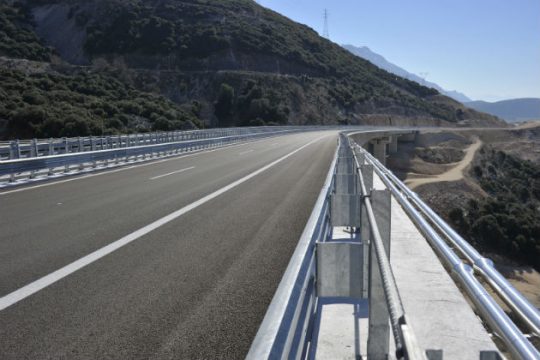Ιόνια Οδός: Πολύ μεγάλο το ρήγμα της κατολίσθησης [βίντεο]