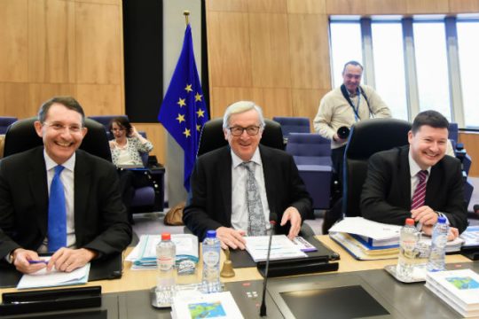 Ανοιχτοχέρηδες οι επίτροποι με τα λεφτά των άλλων