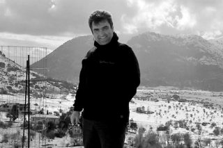 Έφυγε ο δάσκαλος της καρδιάς μας, Σταύρος Καλλώνης