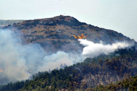 Σε πύρινο κλοιό ελληνικά χωριά της Αλβανίας