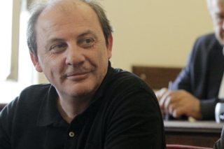 «Το πουλί του Παπαδόπουλου στο πέτο»