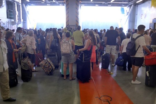Επιστροφή και άμεση αναχώρηση