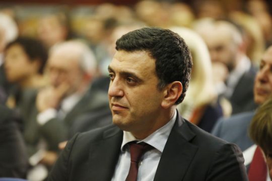 Πρωτοσέλιδη αντιπαράθεση