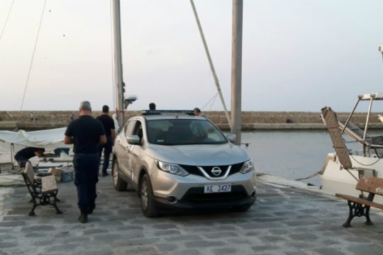 Βρήκαν αρχαία μέσα σε ιστιοφόρο στο λιμάνι Χανίων