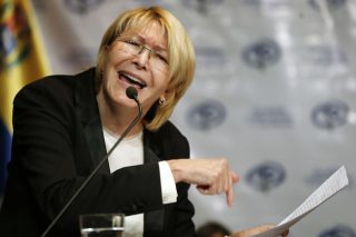 Δημοψήφισμα για το νέο Σύνταγμα και οσμή σκανδάλων