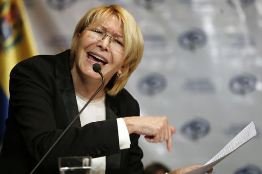 Δημοψήφισμα για το νέο Σύνταγμα και οσμή σκανδάλων