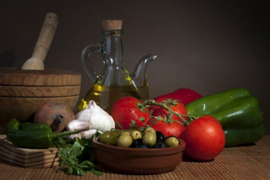 Μεσογειακή Διατροφή μόνο για… πλούσιους
