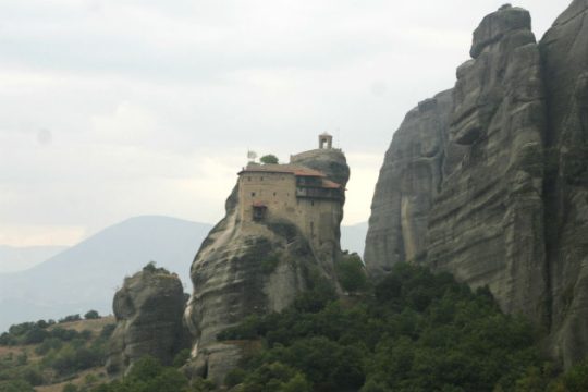 Δημόσια διαβούλευση για μη θρησκευτικές δραστηριότητες στα Μετέωρα