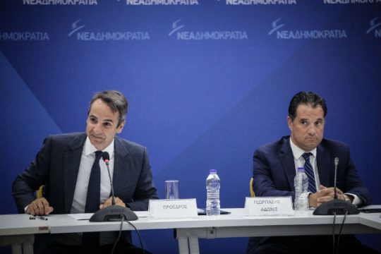 Δεξιά εναντίον Ακροδεξιάς και στη μέση… η Αριστερά