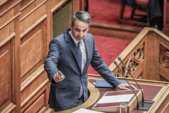 Αδιάβαστος ή ψευδόμενος;