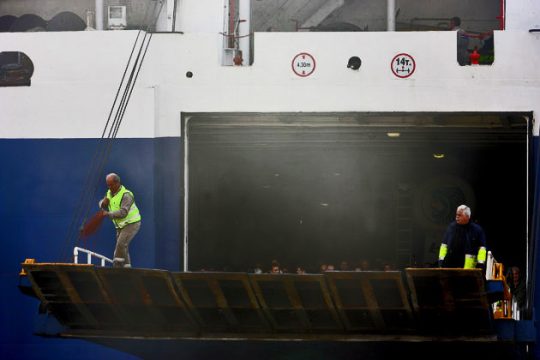 Συμφωνία ΠΝΟ-ΣΕΕΝ για μηδενικές αυξήσεις στους ναυτεργάτες