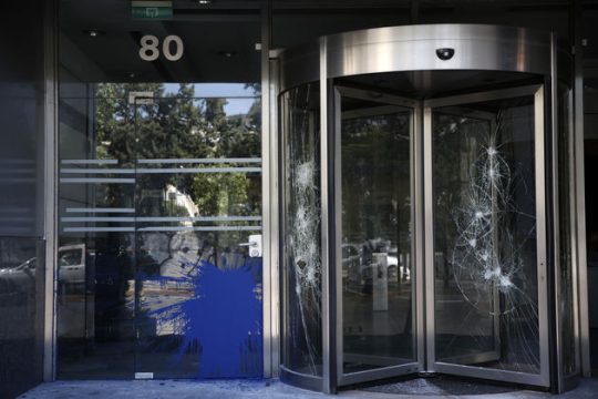 «Παράκεντρα εξουσίας» βλέπουν πίσω από την επίθεση στον ΔΟΛ