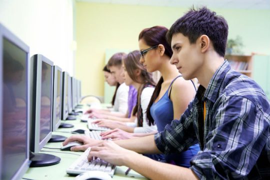 Επιδότηση ίντερνετ για τους πρωτοετείς φοιτητές