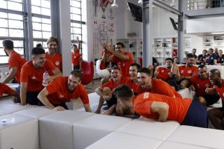 Στο τραπέζι των πλουσίων