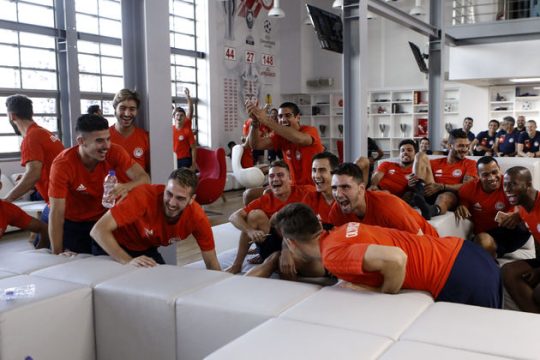 Στο τραπέζι των πλουσίων