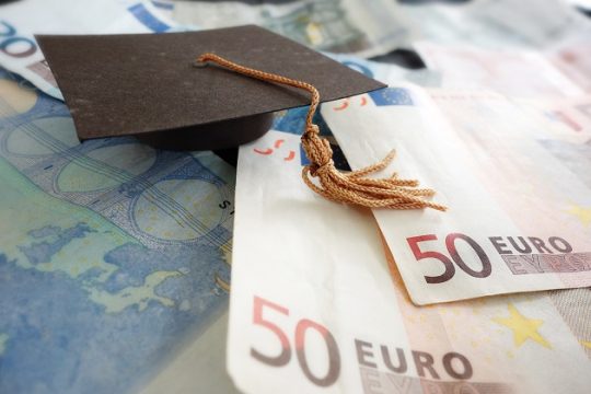 Το δικαίωμα και η αυταξία της Παιδείας