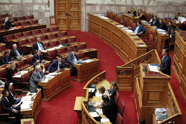 Ευρεία πλειοψηφία στην τροπολογία για τις τηλεοπτικές άδειες