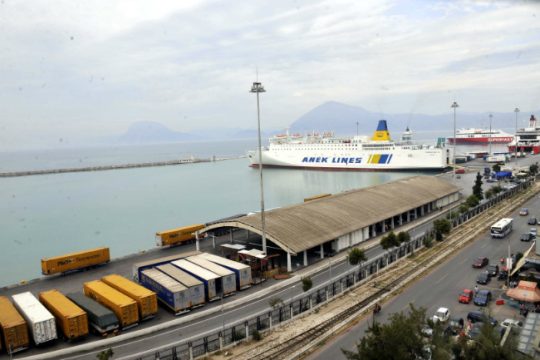 Έκρυψε μετανάστες ανάμεσα σε χαρτοκιβώτια με φάρμακα