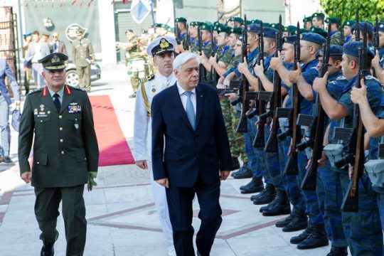 «Δεν υπάρχουν “γκρίζες ζώνες” στο Αιγαίο», τονίζει ο Παυλόπουλος