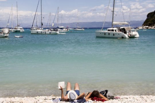 Ενισχύονται τα μελτέμια, επιμένει η ζέστη