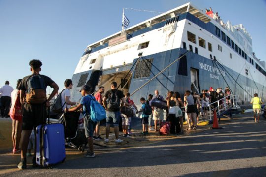 Αποχαιρετούν το κλεινόν άστυ