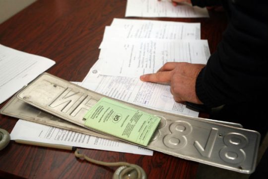 Επιστροφή πινακίδων από τη δημοτική αστυνομία Αθήνας για τα Χριστούγεννα