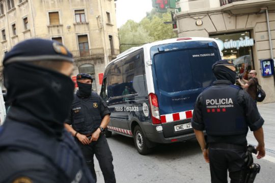 Στον οδηγό του βαν επικεντρώνουν τις έρευνες οι Ισπανοί