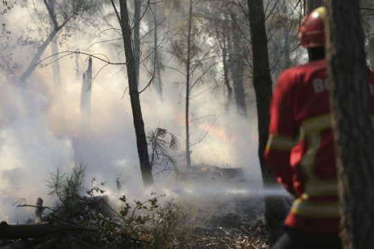 Σε πύρινο κλοιό Πορτογαλία και Κορσική
