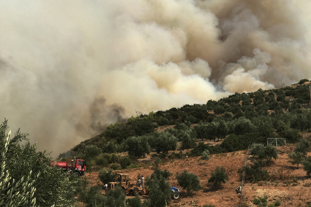 Πύρινα μέτωπα σε Κέρκυρα και Κορινθία