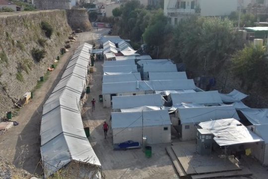 Κλείνουν τη Σούδα χωρίς σχέδιο για τους πρόσφυγες