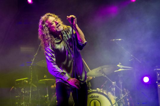 Μαγευτικός Robert Plant στα 69 του χρόνια