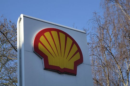 Μαζικές απολύσεις και στη Shell της Ολλανδίας