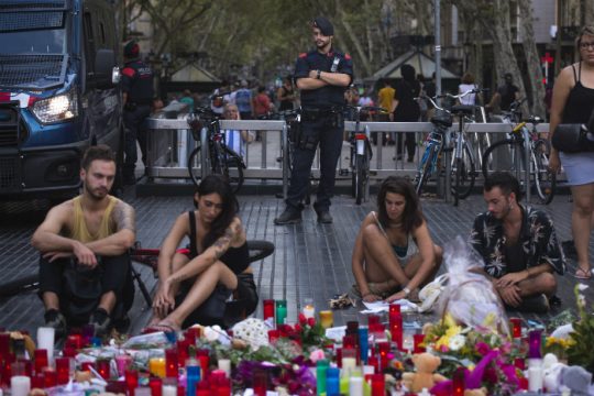 Σε θρήνο η Βαρκελώνη, άκαρπες οι έρευνες