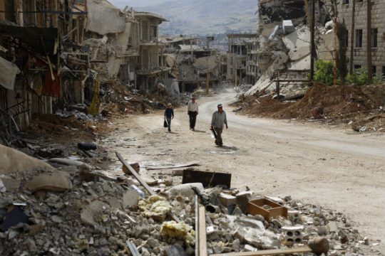 Πυρά από παντού δέχονται οι άμαχοι – ασπίδες στη Ράκα