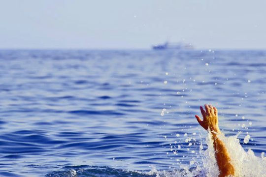 Πήγαν να σώσουν τα παιδιά τους και πνίγηκαν!