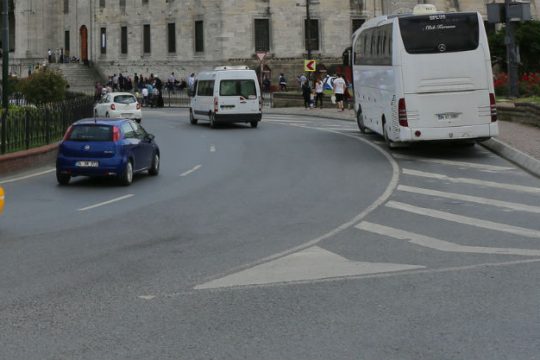 Νεκροί από πρόσκρουση λεωφορείου σε γέφυρα της Τουρκίας