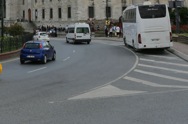 Νεκροί από πρόσκρουση λεωφορείου σε γέφυρα της Τουρκίας