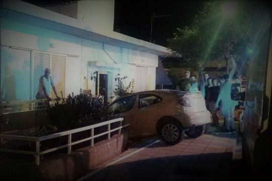 Αυτοκίνητο βρέθηκε σε αυλή σπιτιού στα Χανιά