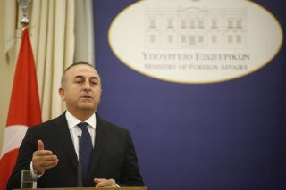 O Τσαβούσογλου δεν… βλέπει σύνορα στο Αιγαίο