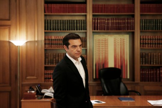Μπαράζ επαφών Τσίπρα με κορυφαίους υπουργούς