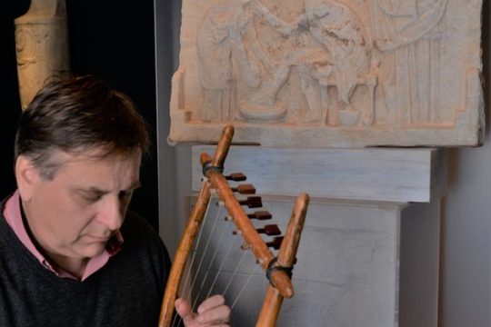 Ραψωδίες με τη συνοδεία αρχαίας λύρας