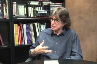 «Ο Τραμπ εξυπηρετεί τη λευκή εθνικιστική βάση των ψηφοφόρων του»