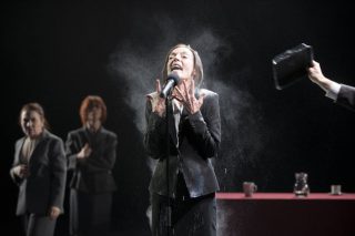 Νέσμπο, Λεπάζ, Ακραμ Καν στη Στέγη